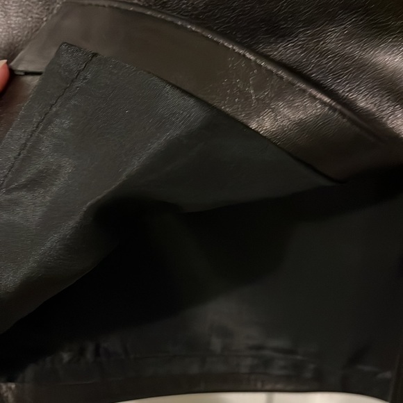 Danier leather skirt fitted soooooo smooth and soft hugs the body like new - Picture 8 of 11